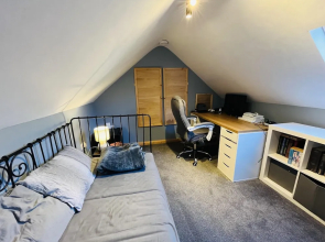 3br-fireplace-hottub-garden-parking