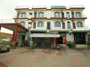 OYO 9905 Hotel Doon Star