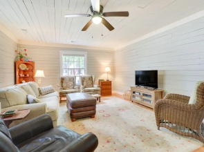 Charming Bryan Home - 3 Mi to Kyle Field!