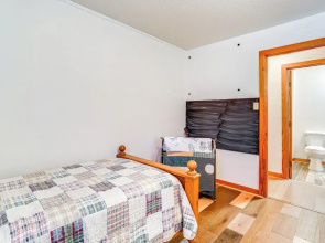1 Mi to Dtwn Mountain View: Home w/ Deck