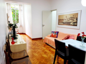 Apartamento COPACABANA REFORMADO - 400m da PRAIA, 2 QUARTOS, Portaria 24h, Wi-Fi, Ar condicionado, Cozinha Completa, Churrasqueira no prédio
