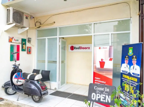 RedDoorz near CBD Ciledug
