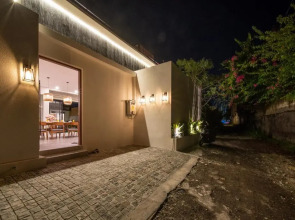 New 4 Br 5 Min Walk To Berawa Beach Enclosed Livng