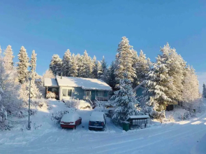 4 bedrooms! Hillside House close to Santa Claus Village