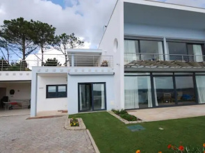 Unique Lake House In Silver Coast