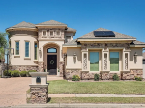 1 Mi to Vackar Stadium: Roomy Retreat w/ Pool