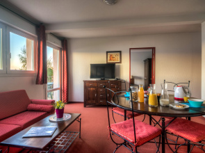 Zenitude Hotel-Residences Les Terrasses du Lac