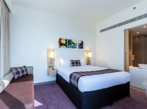 Отель Premier Inn Dubai Dragon Mart
