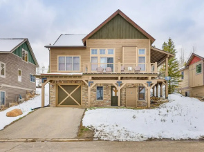 Fraser Cabin w/ Hot Tub & Mountain Views!