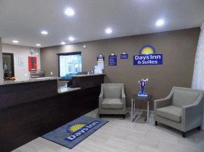 Days Inn & Suites Monroe