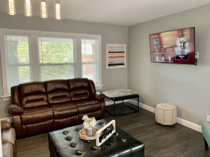 The Horseshoe Falls Villa- 6BR Free Parking, Minutes From Falls & Casino
