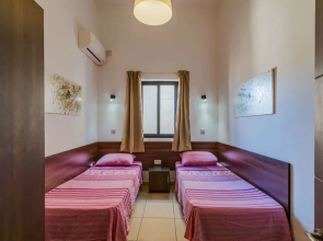 Getawaysmalta - Blue Harbour Seafront 3-bedroom Apartment in St Paul's Bay