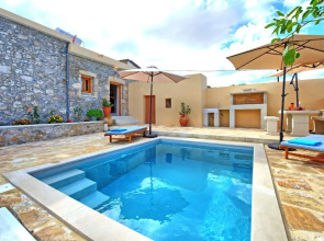 Villa Vicilla by MediterraneanVillas