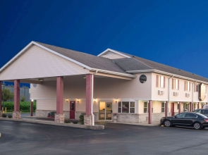 Super 8 by Wyndham Wapakoneta
