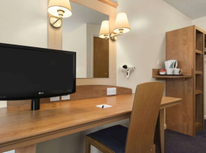 Days Inn Cannock Norton Canes M6 Toll