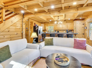 3 Mi to Dtwn Clayton: Cabin w/ Trail Access!