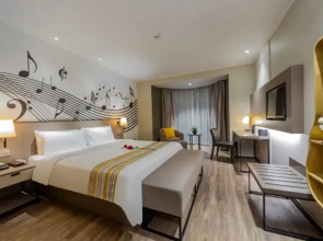 SKYBIRD Hotel (Shanghai International Resort - Chuansha Metro Station Store)