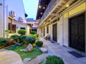 Noordin Mews