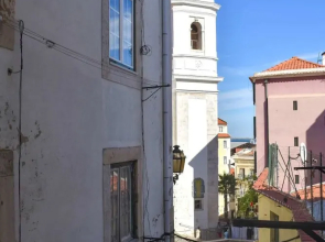 Traditional 1 Bedroom Apartment In Sleepy Alfama