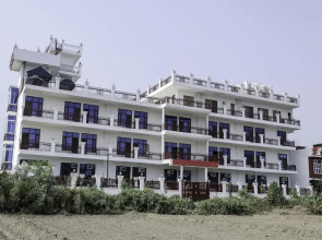 OYO 23018 Hotel Expo Suites