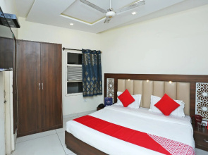 OYO 16520 Green's Hotel