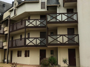 Apartment With one Bedroom in Guérande, With Wonderful sea View, Shared Pool, Enclosed Garden - 600 m From the Beach
