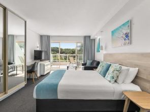 Pacific Bay Resort Suite