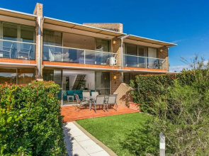2 James Cook Apartments