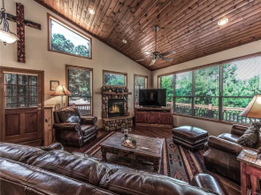 Homers Hideaway - Three Bedroom Cabin