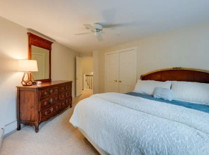 West Dover Abode w/ Hot Tub ~ 2 Mi to Mount Snow!