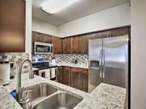 Modern Condo w/ Pool: 4 Mi to Clearwater Beach!