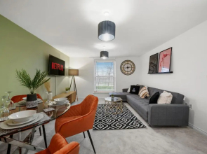 Stylish 2 Bedroom 2 Bathroom Apartment - 8 Minutes Drive to Central MK - with Free Parking & Smart TV by Yoko Property
