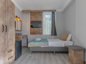 Seven City Hotel