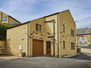 Lister's Nest Halifax Stunning Sleeps 12