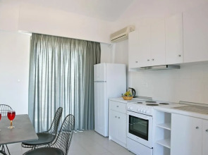 Hillside Studios & Apartments