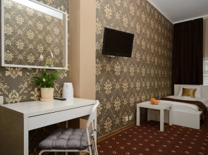 Apelsin Hotel on Vystavochnaya