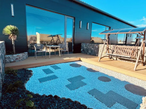 QING Luxury Campground Hotel