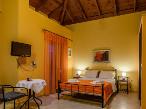 Kyparissia Garden Retreat - Premium Family Suite