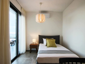 Phaedrus Living: Sea View Anna Residence 301