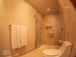 Fabulous 3BR Condo steps away from 5th Avenue and beach by Happy Adddress