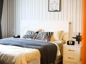 Henan Kaifeng·Gulou Square· Locals Apartment 00138590