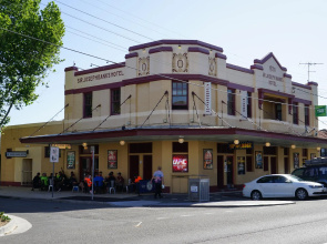 Sir Joseph Banks Hotel