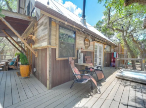 'horse Thief Inn' Cabin Retreat w/ Deck & Hot Tub!