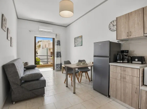 Seafront Apartment in Chania 7