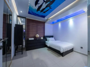 Luxury Three bedroom Apt Al Yasmin