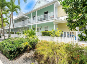 A Siesta Bay by Avantstay Key West Walkable Gated Community, Shared Pool Week Long Stays Only