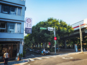 Corner Hostel & Cafe