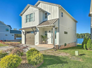 Waterfront Oasis On Tims Ford Lake: Pool/kayak!