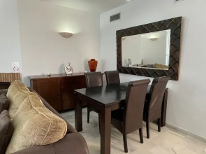 Top Floor 2 Bedroom Duplex 360 Views F-5