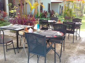 Phuket Sirinapha Resort